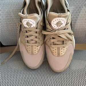 Nike Beige Sneakers